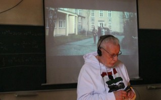 Filmvet&iacute;t&eacute;ssel egybek&ouml;t&ouml;tt besz&eacute;lget&eacute;s a Toldyban